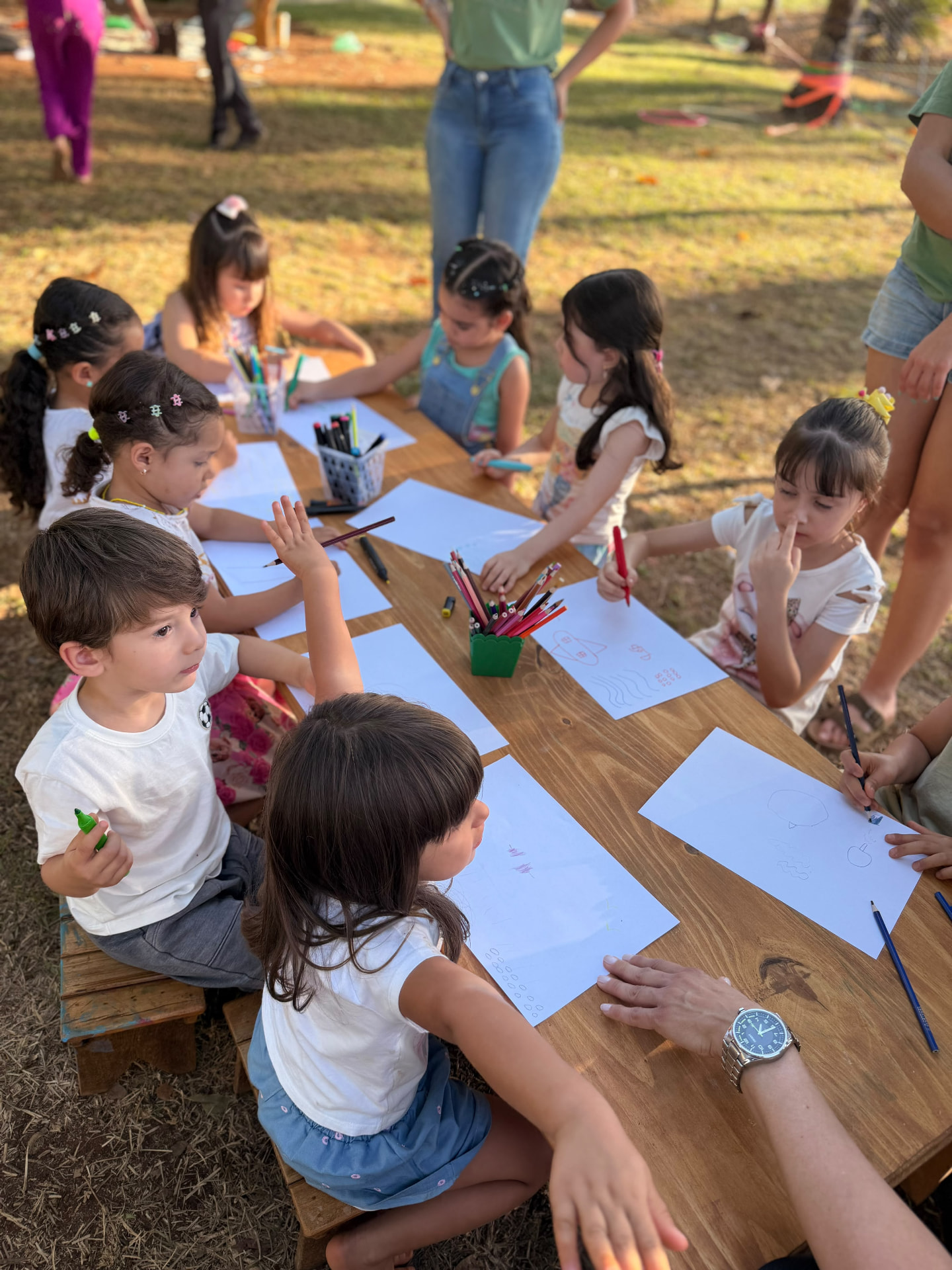 Crianças em atividade — Pequenos Aprendizes